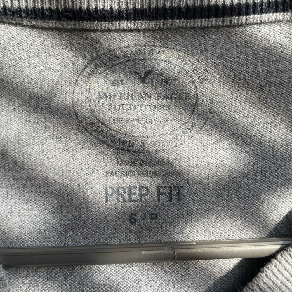 Men’s Vintage American Eagle Sweater - Picture 3 of 4